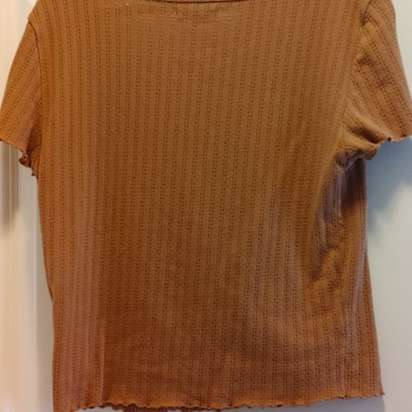 Button Asymmetric Crop Top - Picture 2 of 2